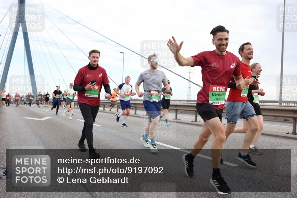 03.10.2025 - Köhlbrandbrückenlauf Lena Gebhardt http://msf.ph/oto/9197092 03.10.2025 15:30:06 Position 1 9131, 8931 meine-sportfotos.de