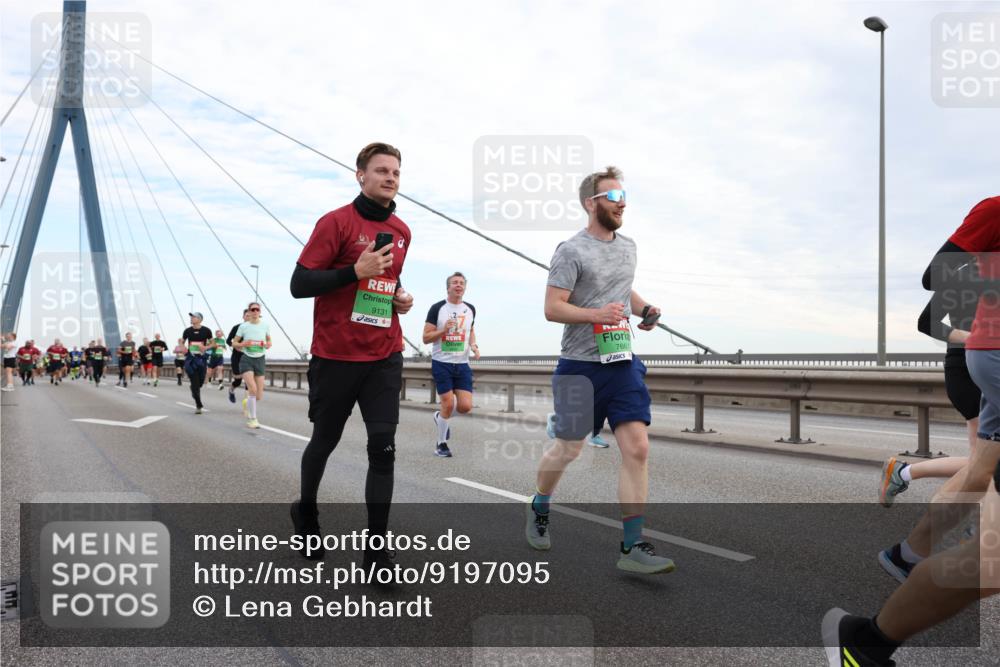 03.10.2025 - Köhlbrandbrückenlauf Lena Gebhardt http://msf.ph/oto/9197095 03.10.2025 15:30:06 Position 1 9131, 7667 meine-sportfotos.de