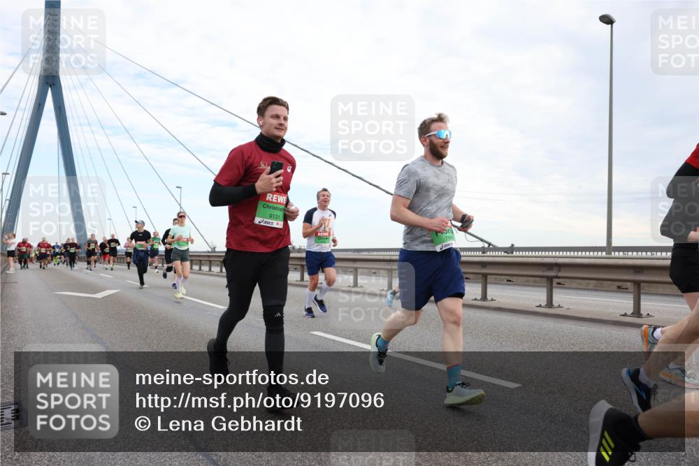 03.10.2025 - Köhlbrandbrückenlauf Lena Gebhardt http://msf.ph/oto/9197096 03.10.2025 15:30:06 Position 1 9131, 7667 meine-sportfotos.de