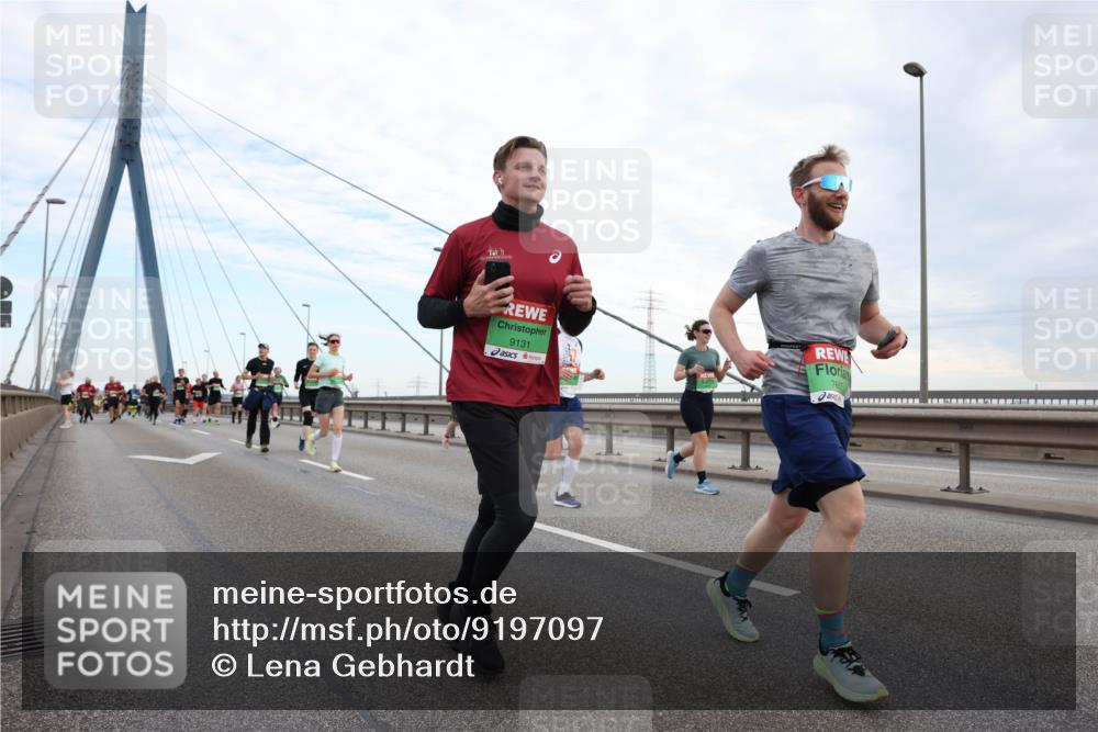 03.10.2025 - Köhlbrandbrückenlauf Lena Gebhardt http://msf.ph/oto/9197097 03.10.2025 15:30:07 Position 1 9131, 7667 meine-sportfotos.de
