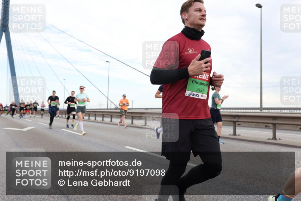 03.10.2025 - Köhlbrandbrückenlauf Lena Gebhardt http://msf.ph/oto/9197098 03.10.2025 15:30:07 Position 1 9131 meine-sportfotos.de