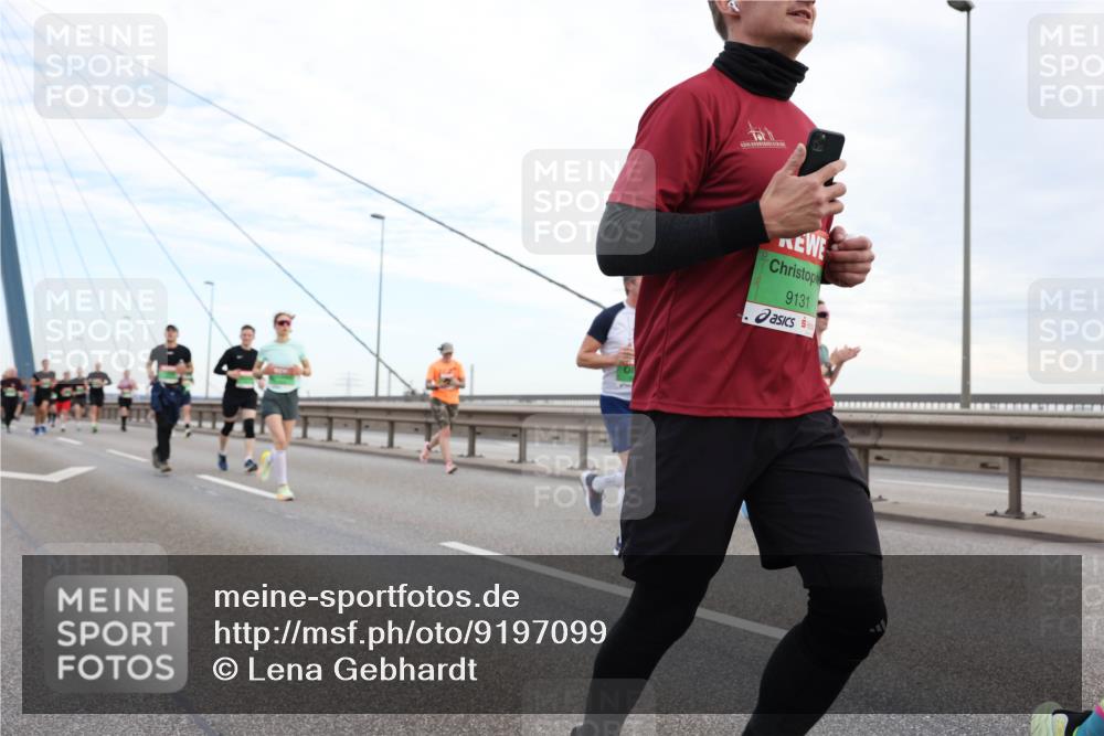 03.10.2025 - Köhlbrandbrückenlauf Lena Gebhardt http://msf.ph/oto/9197099 03.10.2025 15:30:07 Position 1 9131 meine-sportfotos.de