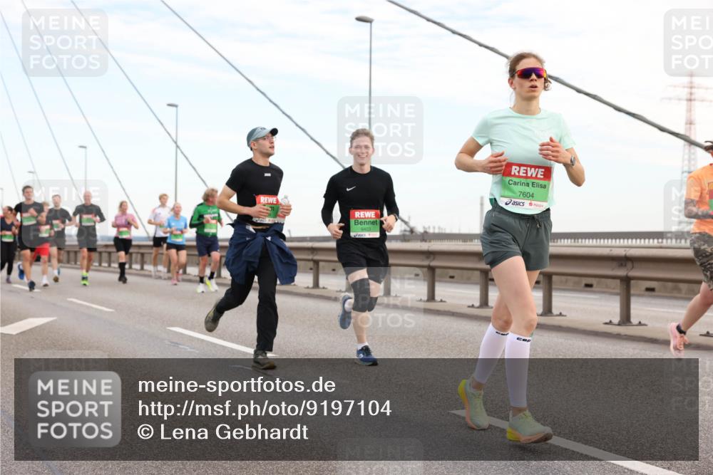 03.10.2025 - Köhlbrandbrückenlauf Lena Gebhardt http://msf.ph/oto/9197104 03.10.2025 15:30:08 Position 1 9403, 7604 meine-sportfotos.de