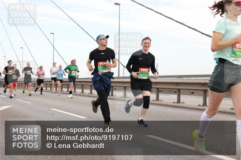 03.10.2025 - Köhlbrandbrückenlauf Lena Gebhardt http://msf.ph/oto/9197107 03.10.2025 15:30:09 Position 1 9404, 9403, 760 meine-sportfotos.de