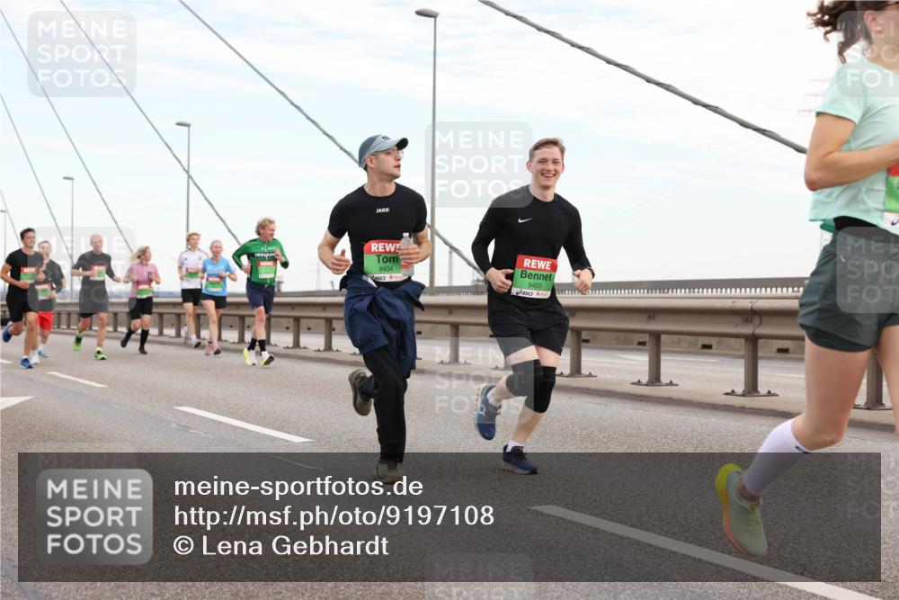 03.10.2025 - Köhlbrandbrückenlauf Lena Gebhardt http://msf.ph/oto/9197108 03.10.2025 15:30:09 Position 1 9404, 9403 meine-sportfotos.de