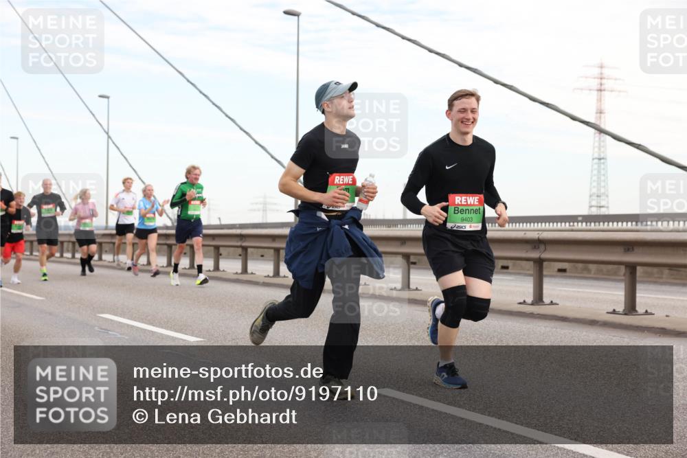 03.10.2025 - Köhlbrandbrückenlauf Lena Gebhardt http://msf.ph/oto/9197110 03.10.2025 15:30:09 Position 1 9403 meine-sportfotos.de