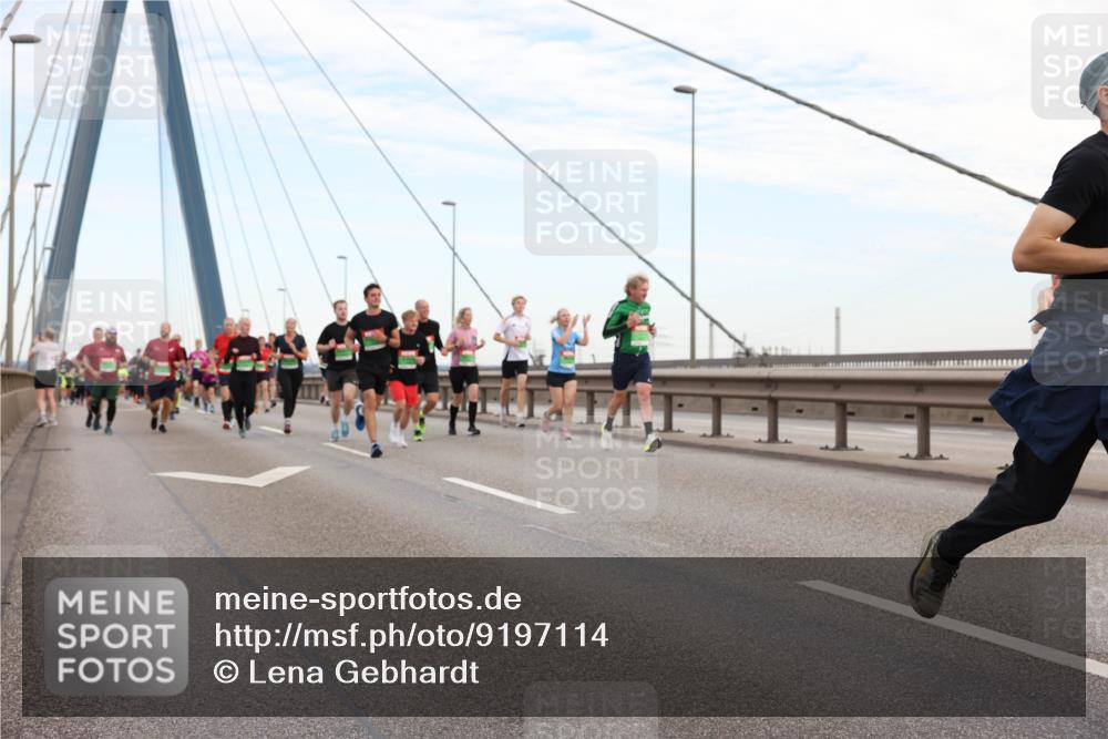 03.10.2025 - Köhlbrandbrückenlauf Lena Gebhardt http://msf.ph/oto/9197114 03.10.2025 15:30:10 Position 1  meine-sportfotos.de