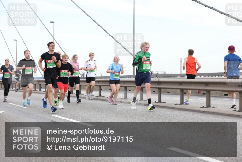 03.10.2025 - Köhlbrandbrückenlauf Lena Gebhardt http://msf.ph/oto/9197115 03.10.2025 15:30:11 Position 1 8763, 9018, 7623 meine-sportfotos.de