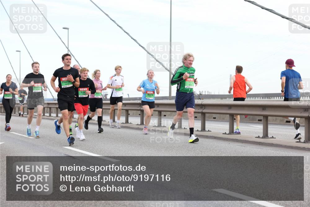 03.10.2025 - Köhlbrandbrückenlauf Lena Gebhardt http://msf.ph/oto/9197116 03.10.2025 15:30:11 Position 1 901, 9731 meine-sportfotos.de