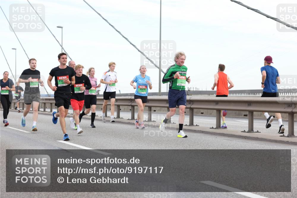 03.10.2025 - Köhlbrandbrückenlauf Lena Gebhardt http://msf.ph/oto/9197117 03.10.2025 15:30:11 Position 1 8763, 9731 meine-sportfotos.de