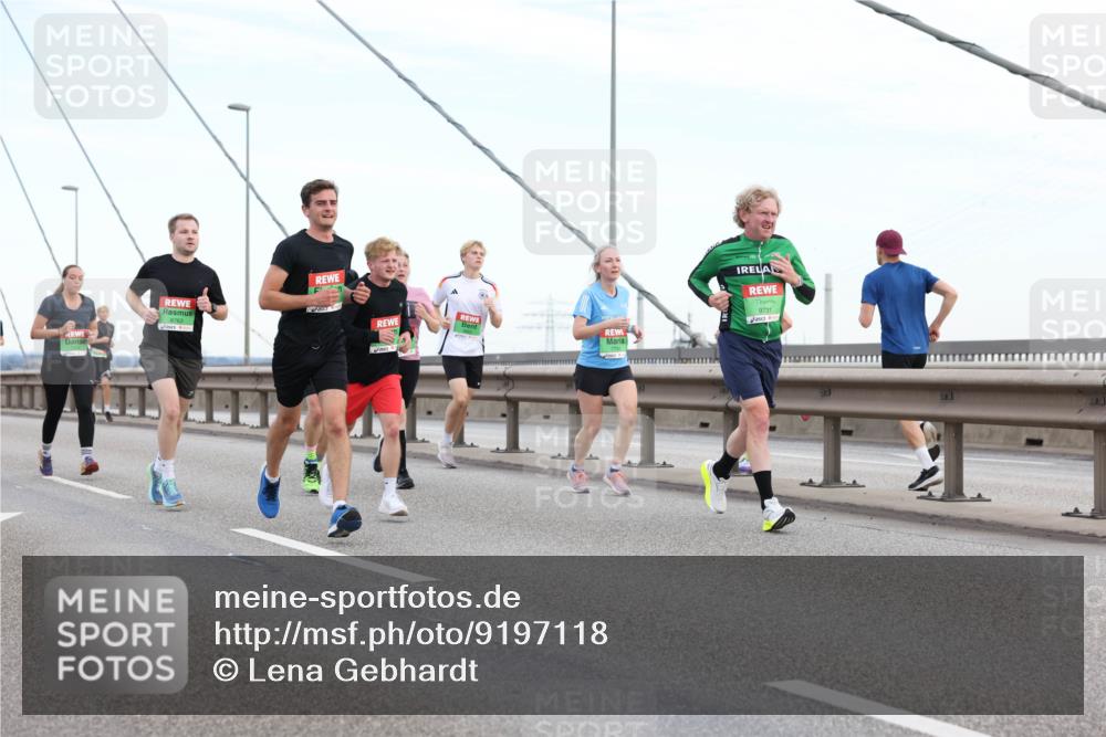03.10.2025 - Köhlbrandbrückenlauf Lena Gebhardt http://msf.ph/oto/9197118 03.10.2025 15:30:11 Position 1 9731 meine-sportfotos.de