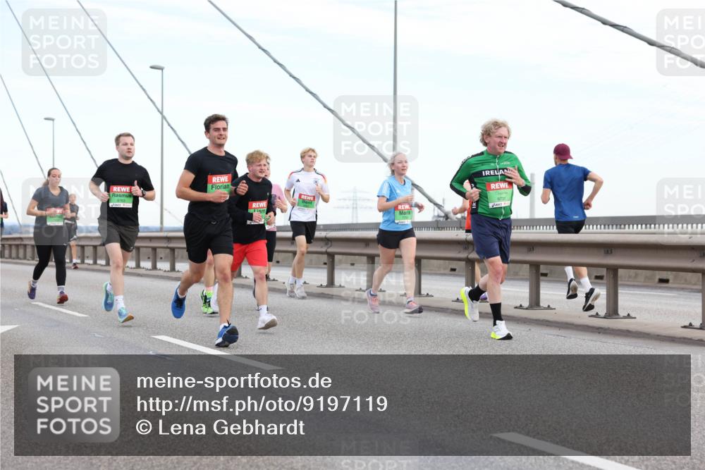 03.10.2025 - Köhlbrandbrückenlauf Lena Gebhardt http://msf.ph/oto/9197119 03.10.2025 15:30:11 Position 1 8763, 9731 meine-sportfotos.de
