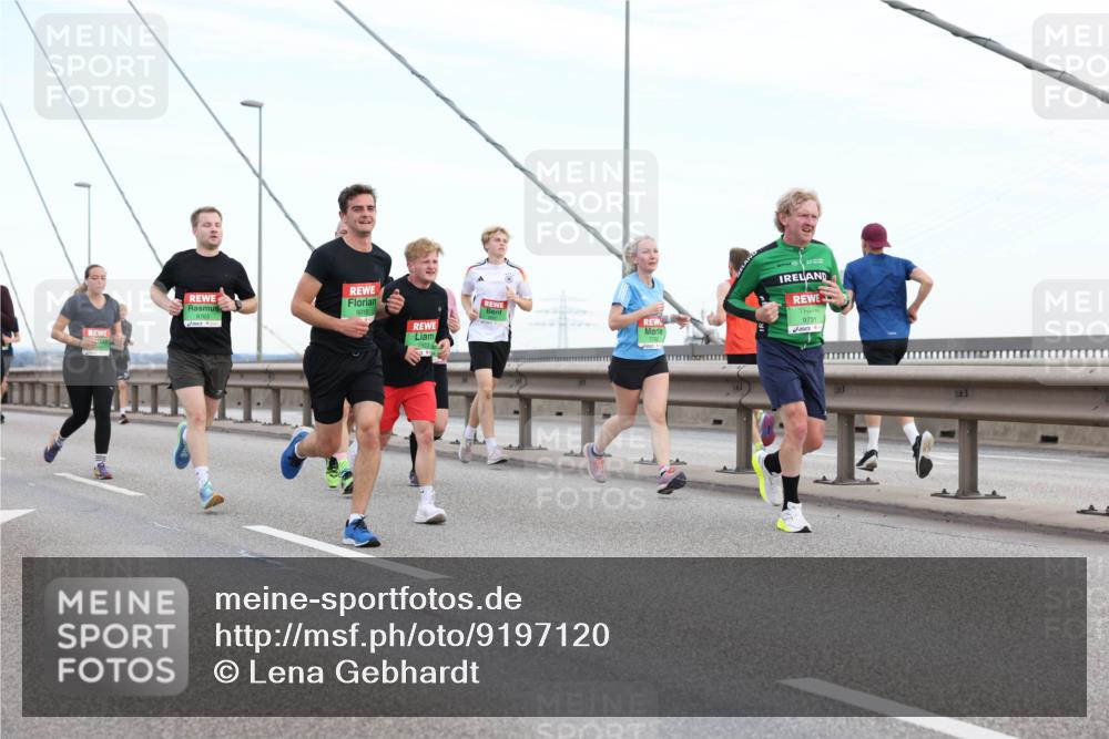 03.10.2025 - Köhlbrandbrückenlauf Lena Gebhardt http://msf.ph/oto/9197120 03.10.2025 15:30:11 Position 1 8763, 9018, 7792, 9731 meine-sportfotos.de