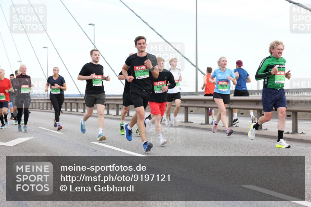 03.10.2025 - Köhlbrandbrückenlauf Lena Gebhardt http://msf.ph/oto/9197121 03.10.2025 15:30:12 Position 1 8763, 9018, 9731 meine-sportfotos.de
