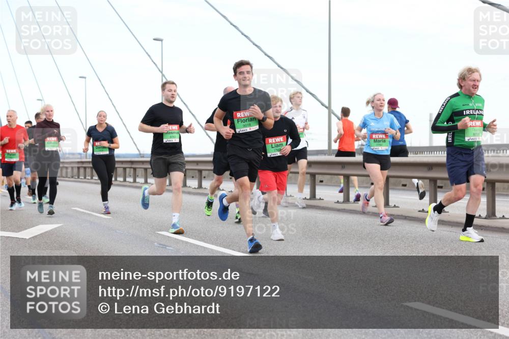 03.10.2025 - Köhlbrandbrückenlauf Lena Gebhardt http://msf.ph/oto/9197122 03.10.2025 15:30:12 Position 1 8763, 9018, 9731 meine-sportfotos.de