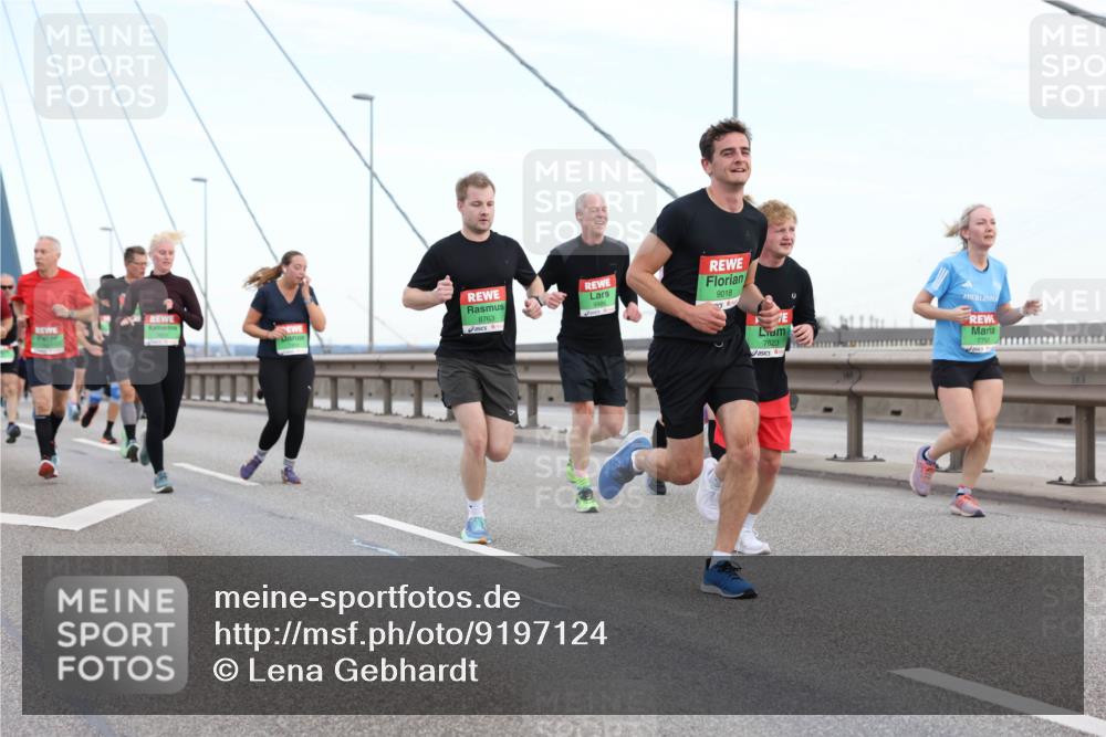 03.10.2025 - Köhlbrandbrückenlauf Lena Gebhardt http://msf.ph/oto/9197124 03.10.2025 15:30:12 Position 1 9018, 8763, 7623 meine-sportfotos.de