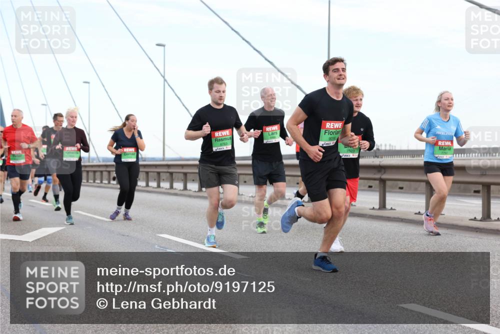03.10.2025 - Köhlbrandbrückenlauf Lena Gebhardt http://msf.ph/oto/9197125 03.10.2025 15:30:12 Position 1 8763, 9018, 7623, 7792 meine-sportfotos.de