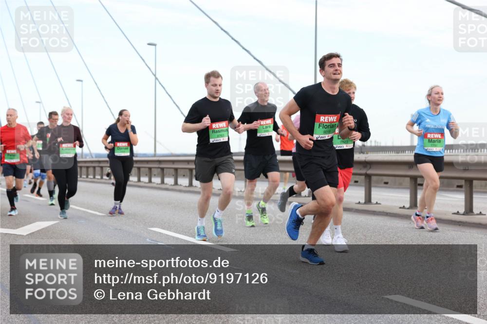 03.10.2025 - Köhlbrandbrückenlauf Lena Gebhardt http://msf.ph/oto/9197126 03.10.2025 15:30:12 Position 1 8763, 9018, 7623, 7792 meine-sportfotos.de
