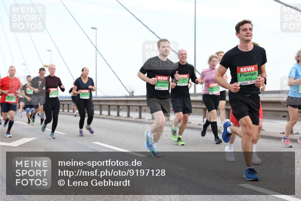 03.10.2025 - Köhlbrandbrückenlauf Lena Gebhardt http://msf.ph/oto/9197128 03.10.2025 15:30:13 Position 1 8763, 9486, 9018 meine-sportfotos.de