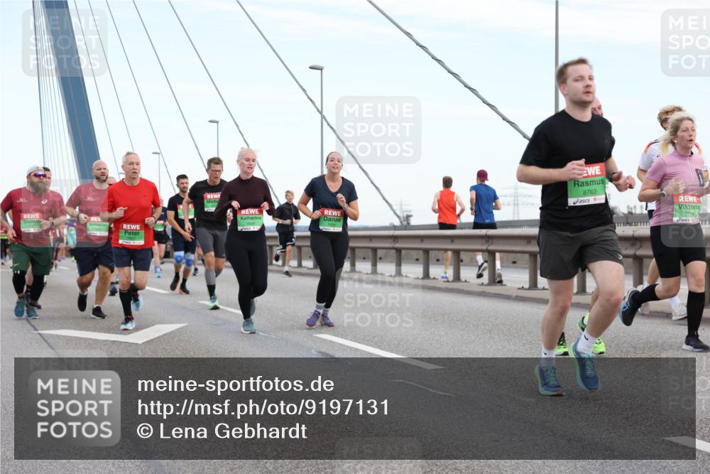03.10.2025 - Köhlbrandbrückenlauf Lena Gebhardt http://msf.ph/oto/9197131 03.10.2025 15:30:13 Position 1 7659, 8763, 7699 meine-sportfotos.de