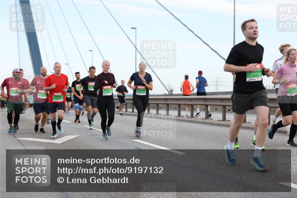 03.10.2025 - Köhlbrandbrückenlauf Lena Gebhardt http://msf.ph/oto/9197132 03.10.2025 15:30:13 Position 1 8763, 7639 meine-sportfotos.de