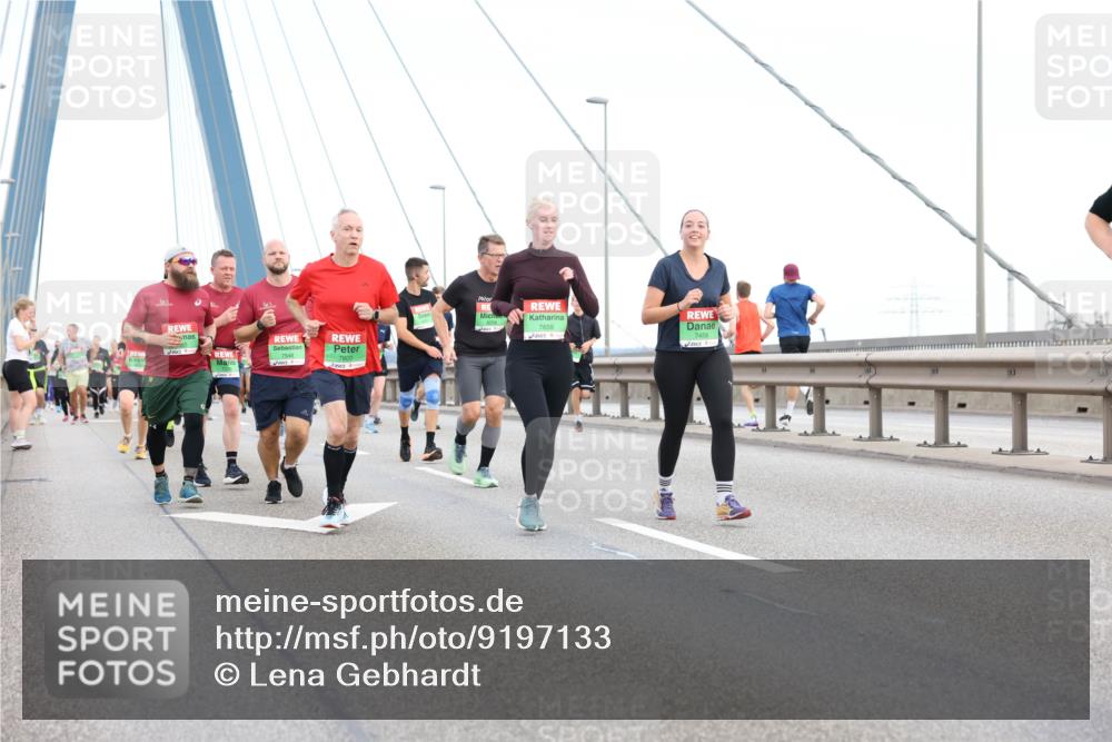 03.10.2025 - Köhlbrandbrückenlauf Lena Gebhardt http://msf.ph/oto/9197133 03.10.2025 15:30:13 Position 1 7659, 7800, 7458 meine-sportfotos.de