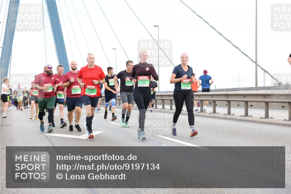 03.10.2025 - Köhlbrandbrückenlauf Lena Gebhardt http://msf.ph/oto/9197134 03.10.2025 15:30:13 Position 1 7800, 7659, 7458 meine-sportfotos.de