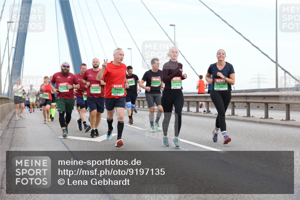 03.10.2025 - Köhlbrandbrückenlauf Lena Gebhardt http://msf.ph/oto/9197135 03.10.2025 15:30:14 Position 1 7565, 8259, 7800, 7659, 7458 meine-sportfotos.de