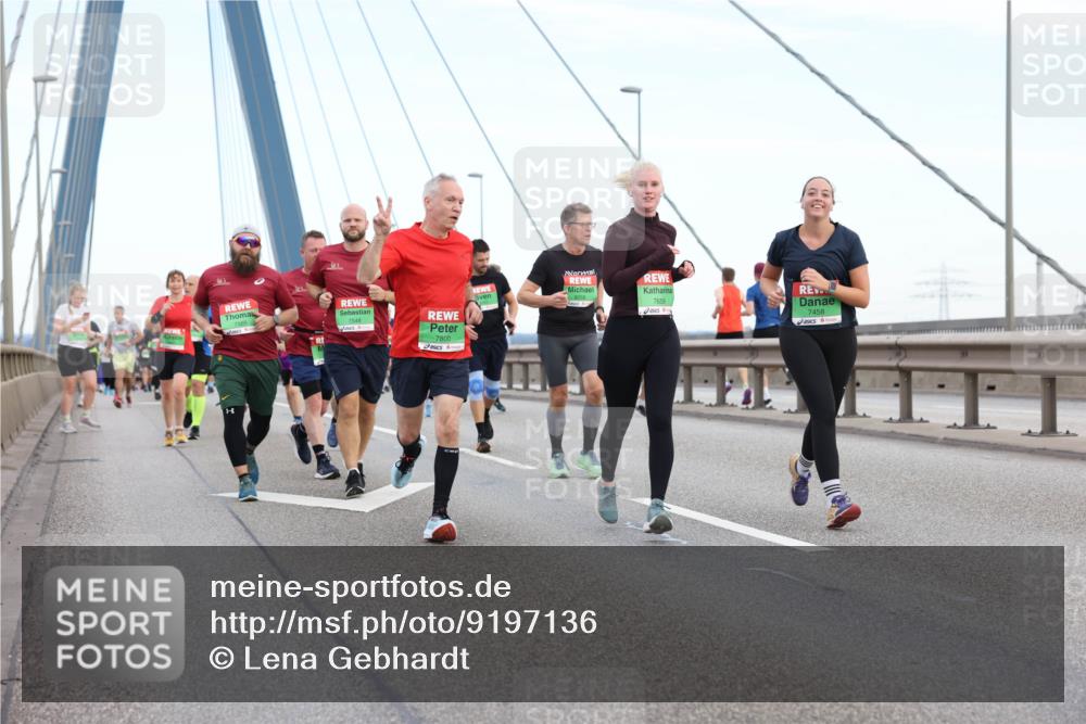 03.10.2025 - Köhlbrandbrückenlauf Lena Gebhardt http://msf.ph/oto/9197136 03.10.2025 15:30:14 Position 1 7548, 7800, 7659, 7458 meine-sportfotos.de