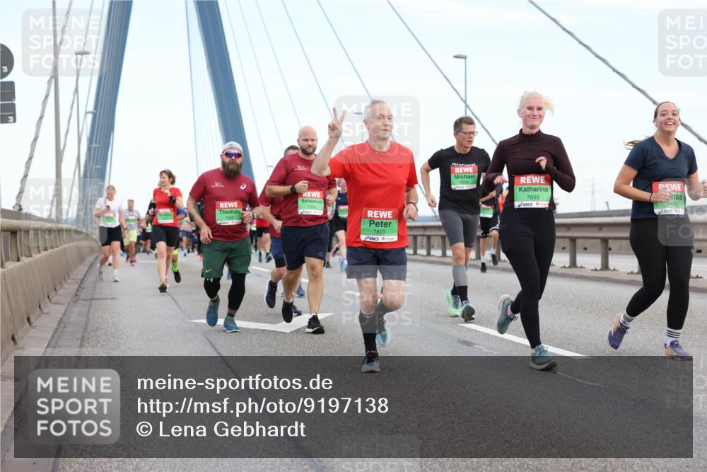 03.10.2025 - Köhlbrandbrückenlauf Lena Gebhardt http://msf.ph/oto/9197138 03.10.2025 15:30:14 Position 1 7565, 7548, 7800, 8259, 7659, 7458 meine-sportfotos.de