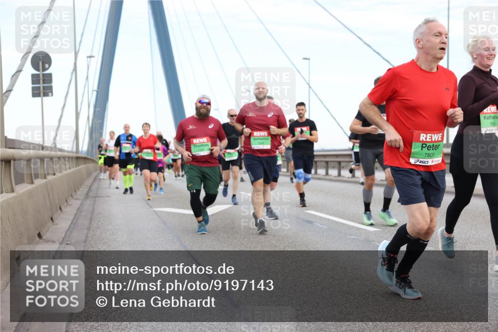 03.10.2025 - Köhlbrandbrückenlauf Lena Gebhardt http://msf.ph/oto/9197143 03.10.2025 15:30:15 Position 1 7800, 7659 meine-sportfotos.de