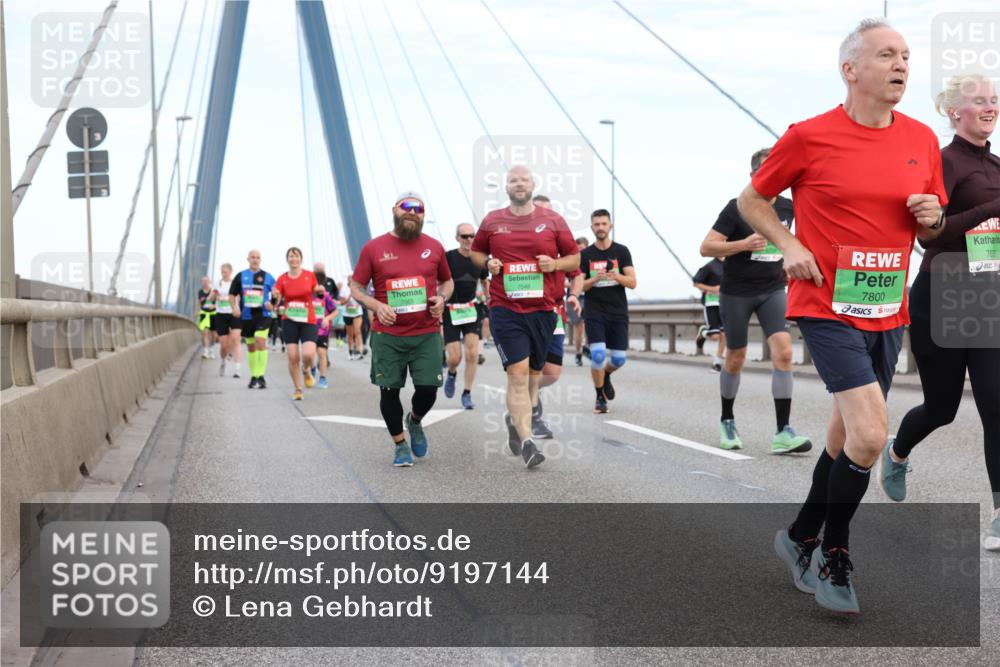 03.10.2025 - Köhlbrandbrückenlauf Lena Gebhardt http://msf.ph/oto/9197144 03.10.2025 15:30:15 Position 1 7565, 7548, 7800, 7659 meine-sportfotos.de