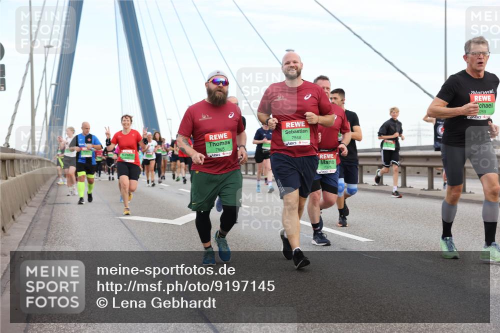 03.10.2025 - Köhlbrandbrückenlauf Lena Gebhardt http://msf.ph/oto/9197145 03.10.2025 15:30:16 Position 1 7565, 7548, 7376, 3259 meine-sportfotos.de