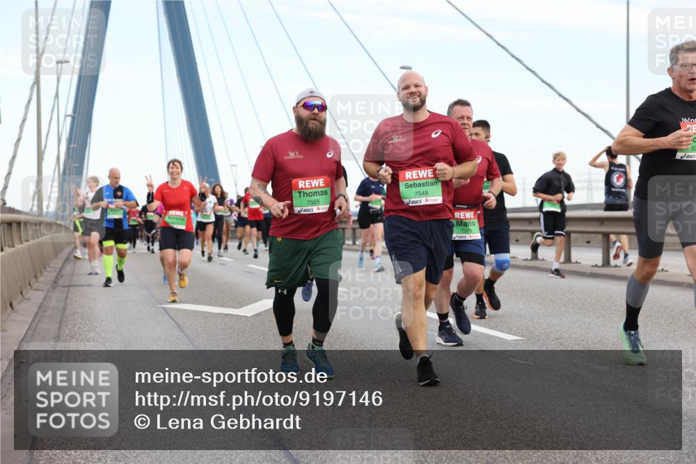 03.10.2025 - Köhlbrandbrückenlauf Lena Gebhardt http://msf.ph/oto/9197146 03.10.2025 15:30:16 Position 1 7565, 7548, 7376 meine-sportfotos.de