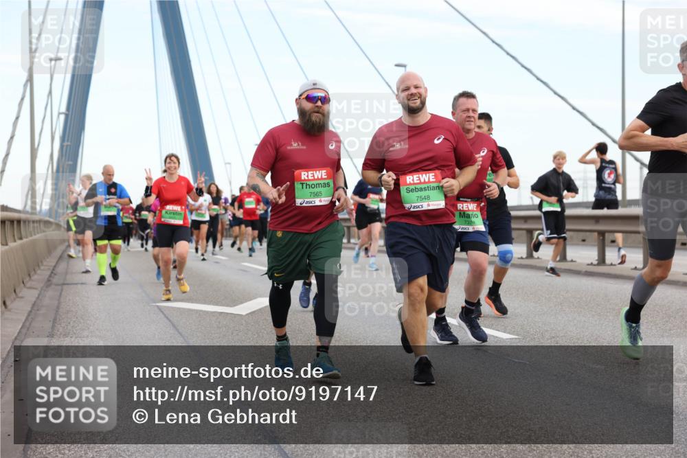 03.10.2025 - Köhlbrandbrückenlauf Lena Gebhardt http://msf.ph/oto/9197147 03.10.2025 15:30:16 Position 1 7565, 7548, 7376 meine-sportfotos.de