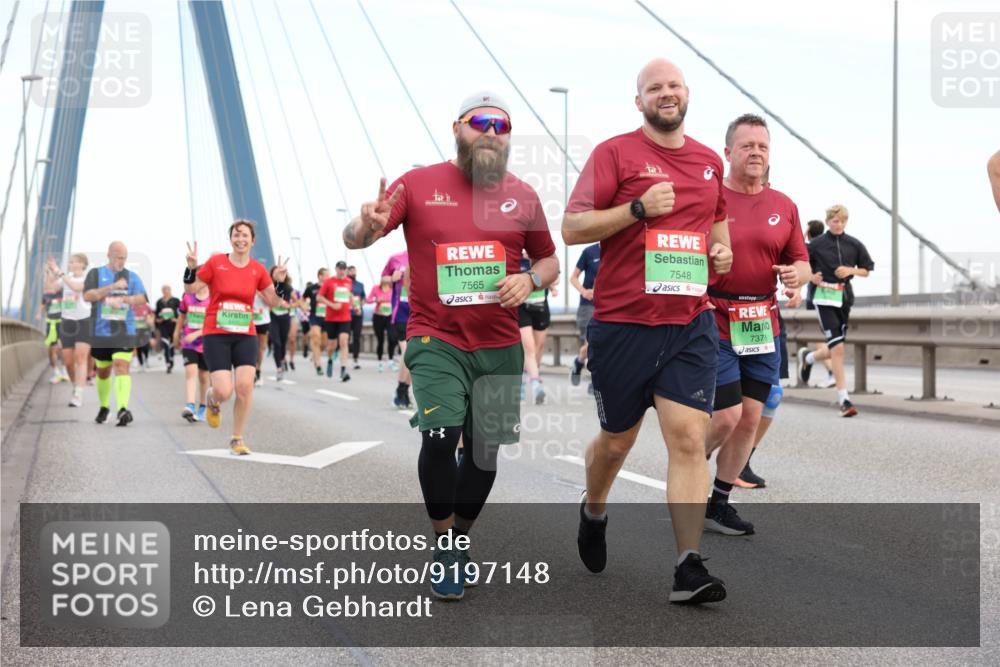 03.10.2025 - Köhlbrandbrückenlauf Lena Gebhardt http://msf.ph/oto/9197148 03.10.2025 15:30:16 Position 1 7565, 7548, 7376 meine-sportfotos.de