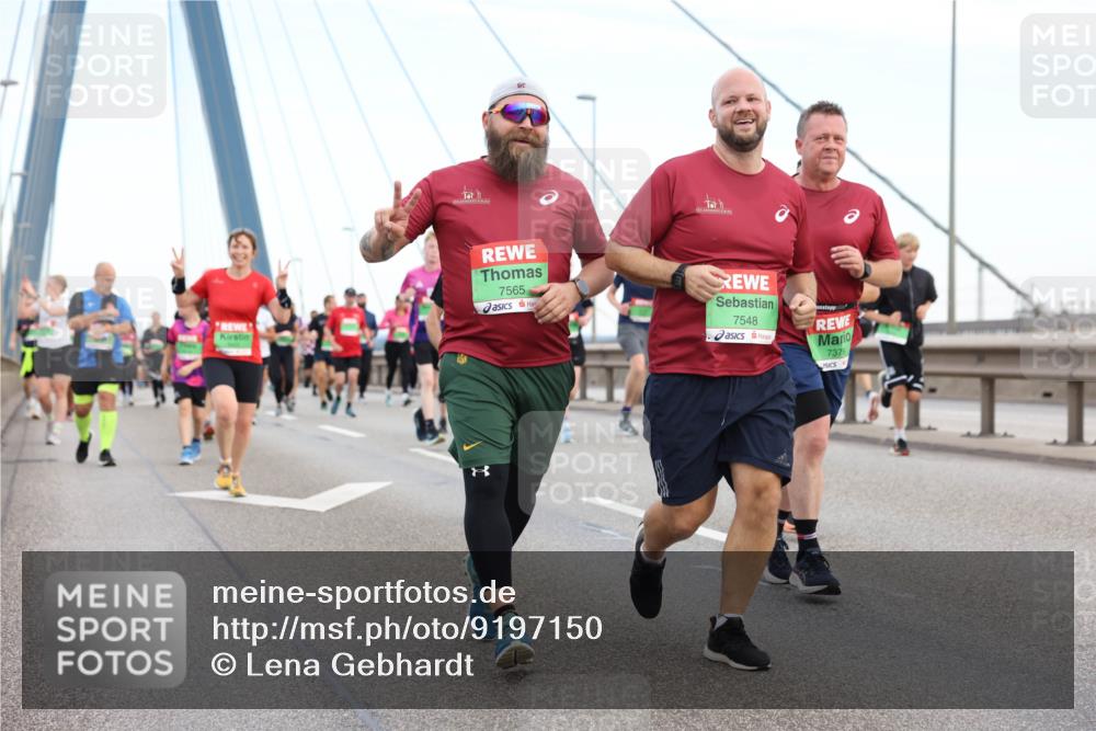 03.10.2025 - Köhlbrandbrückenlauf Lena Gebhardt http://msf.ph/oto/9197150 03.10.2025 15:30:17 Position 1 7565, 7548, 7376 meine-sportfotos.de
