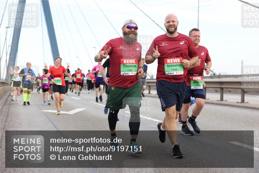 03.10.2025 - Köhlbrandbrückenlauf Lena Gebhardt http://msf.ph/oto/9197151 03.10.2025 15:30:17 Position 1 7565, 7548, 7376 meine-sportfotos.de