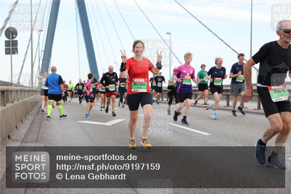 03.10.2025 - Köhlbrandbrückenlauf Lena Gebhardt http://msf.ph/oto/9197159 03.10.2025 15:30:19 Position 1 9425, 7627 meine-sportfotos.de