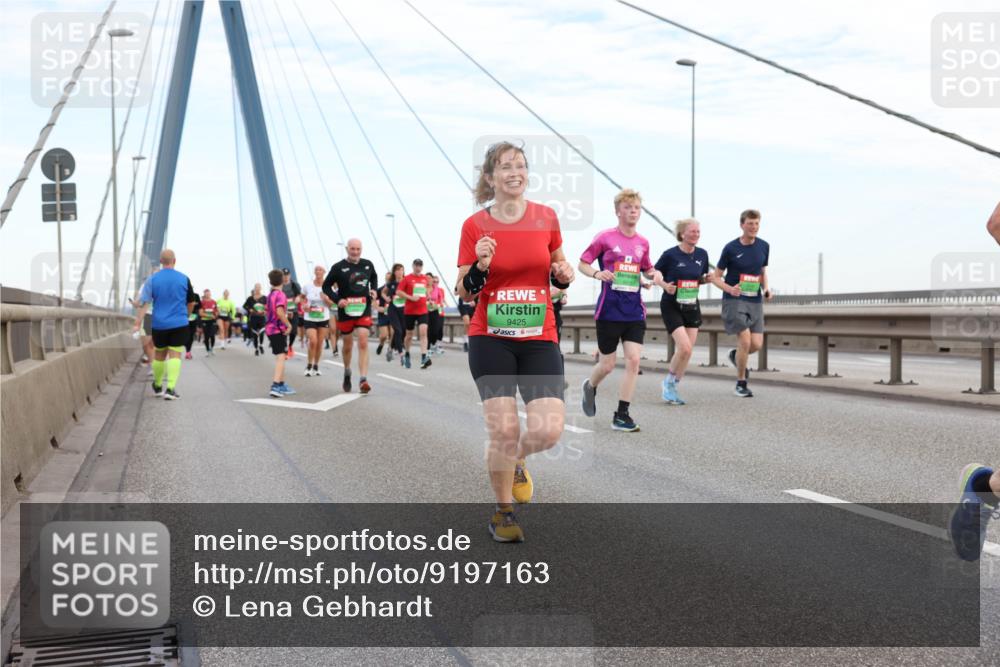 03.10.2025 - Köhlbrandbrückenlauf Lena Gebhardt http://msf.ph/oto/9197163 03.10.2025 15:30:19 Position 1 9425 meine-sportfotos.de