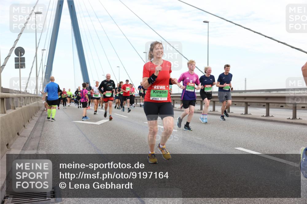 03.10.2025 - Köhlbrandbrückenlauf Lena Gebhardt http://msf.ph/oto/9197164 03.10.2025 15:30:19 Position 1 9425, 8513 meine-sportfotos.de