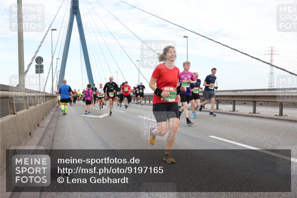 03.10.2025 - Köhlbrandbrückenlauf Lena Gebhardt http://msf.ph/oto/9197165 03.10.2025 15:30:20 Position 1 425 meine-sportfotos.de
