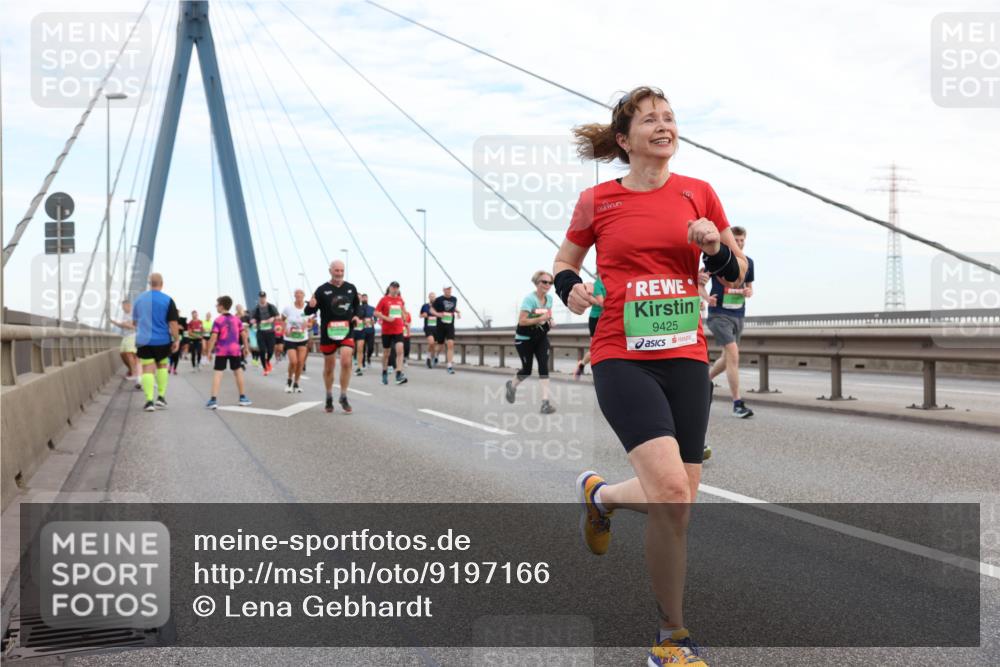 03.10.2025 - Köhlbrandbrückenlauf Lena Gebhardt http://msf.ph/oto/9197166 03.10.2025 15:30:20 Position 1 9425 meine-sportfotos.de