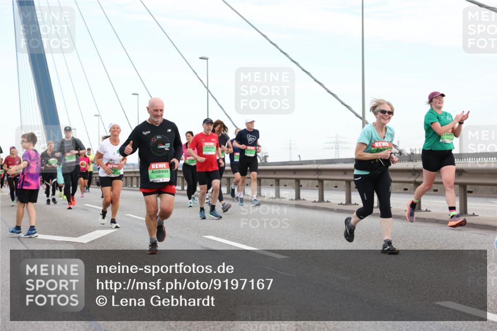 03.10.2025 - Köhlbrandbrückenlauf Lena Gebhardt http://msf.ph/oto/9197167 03.10.2025 15:30:21 Position 1 9424 meine-sportfotos.de