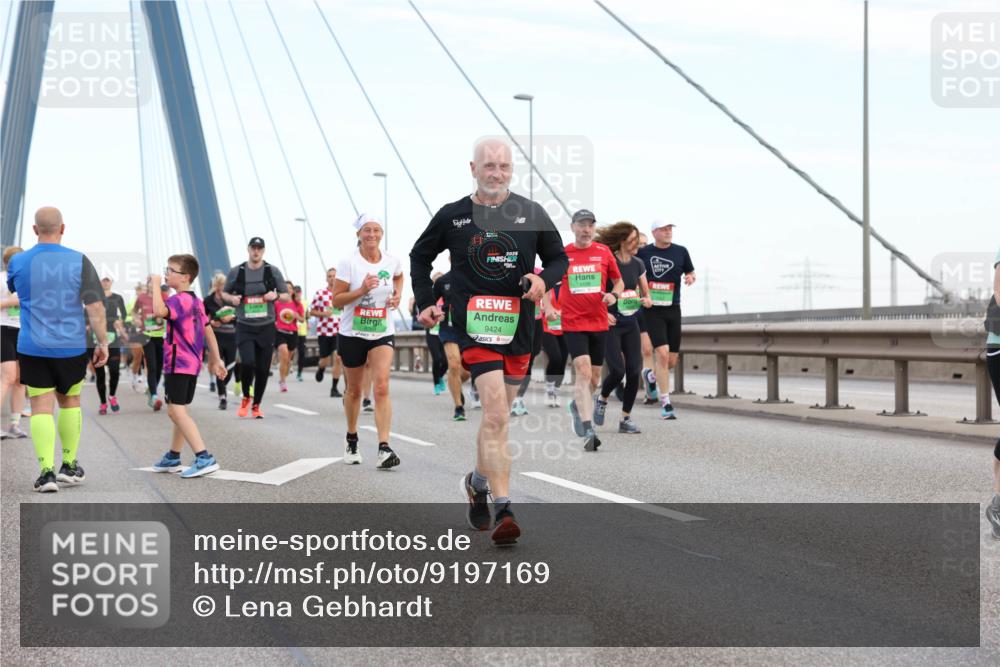 03.10.2025 - Köhlbrandbrückenlauf Lena Gebhardt http://msf.ph/oto/9197169 03.10.2025 15:30:21 Position 1 2025, 9424 meine-sportfotos.de