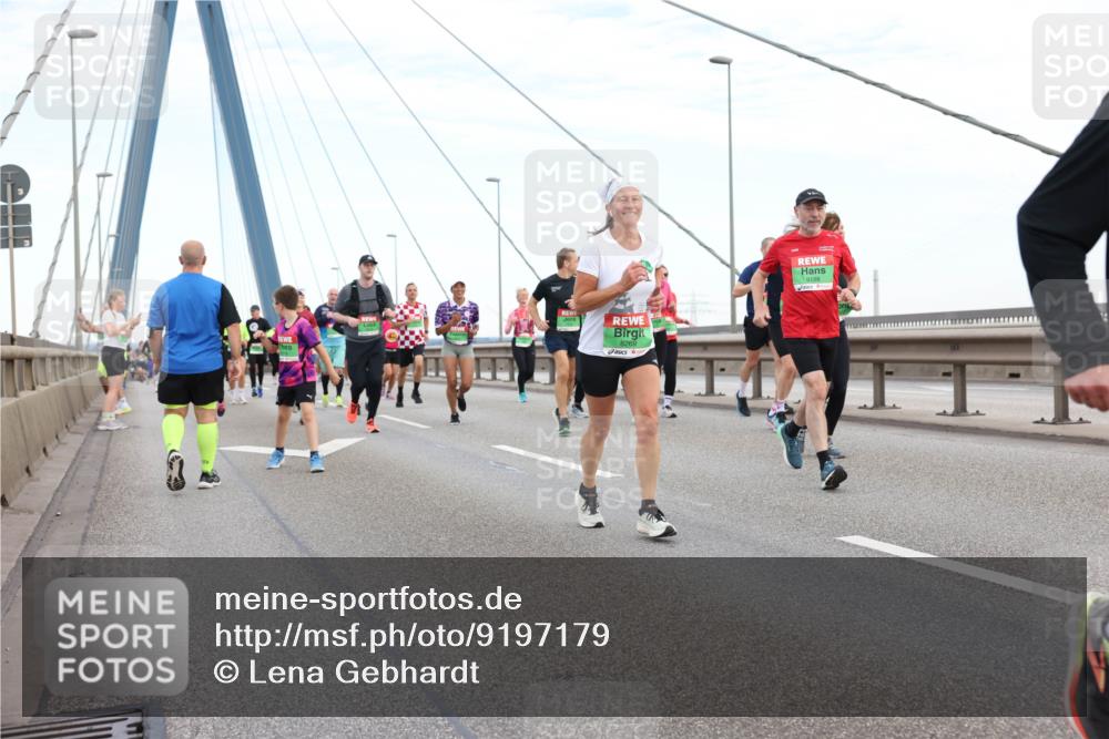 03.10.2025 - Köhlbrandbrückenlauf Lena Gebhardt http://msf.ph/oto/9197179 03.10.2025 15:30:23 Position 1 8269, 9198 meine-sportfotos.de
