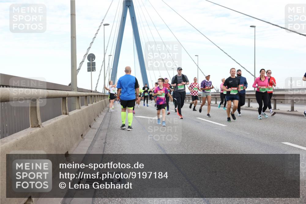 03.10.2025 - Köhlbrandbrückenlauf Lena Gebhardt http://msf.ph/oto/9197184 03.10.2025 15:30:24 Position 1  meine-sportfotos.de