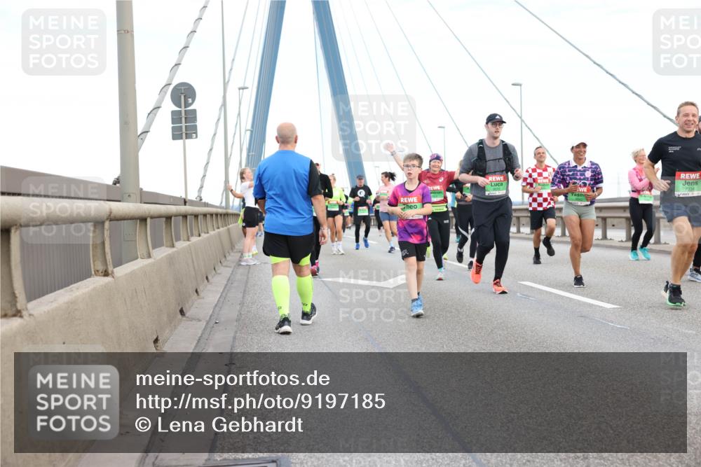 03.10.2025 - Köhlbrandbrückenlauf Lena Gebhardt http://msf.ph/oto/9197185 03.10.2025 15:30:25 Position 1 7334 meine-sportfotos.de