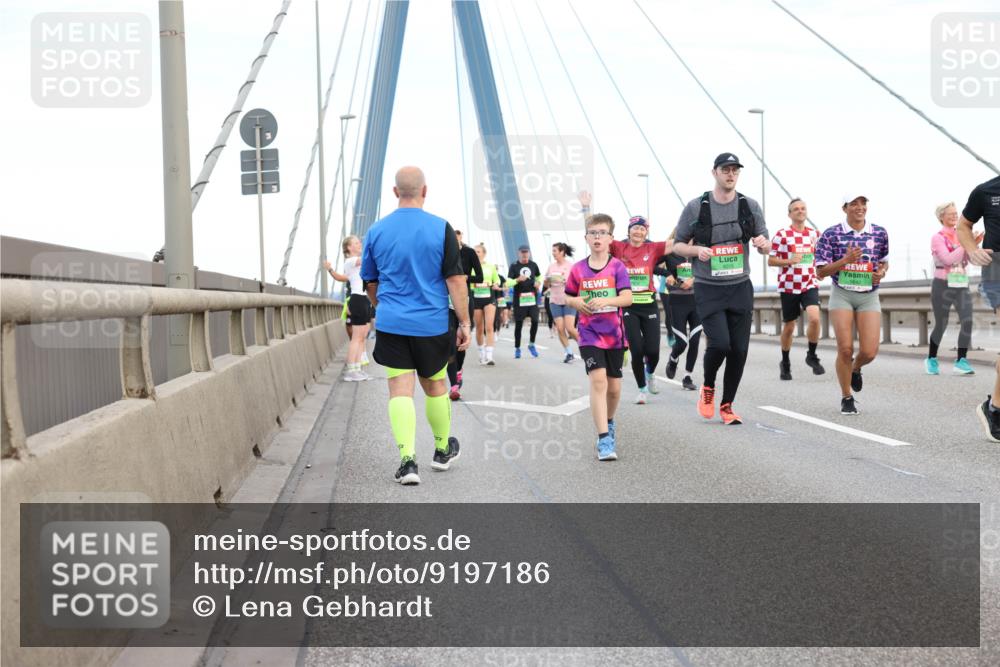 03.10.2025 - Köhlbrandbrückenlauf Lena Gebhardt http://msf.ph/oto/9197186 03.10.2025 15:30:25 Position 1  meine-sportfotos.de