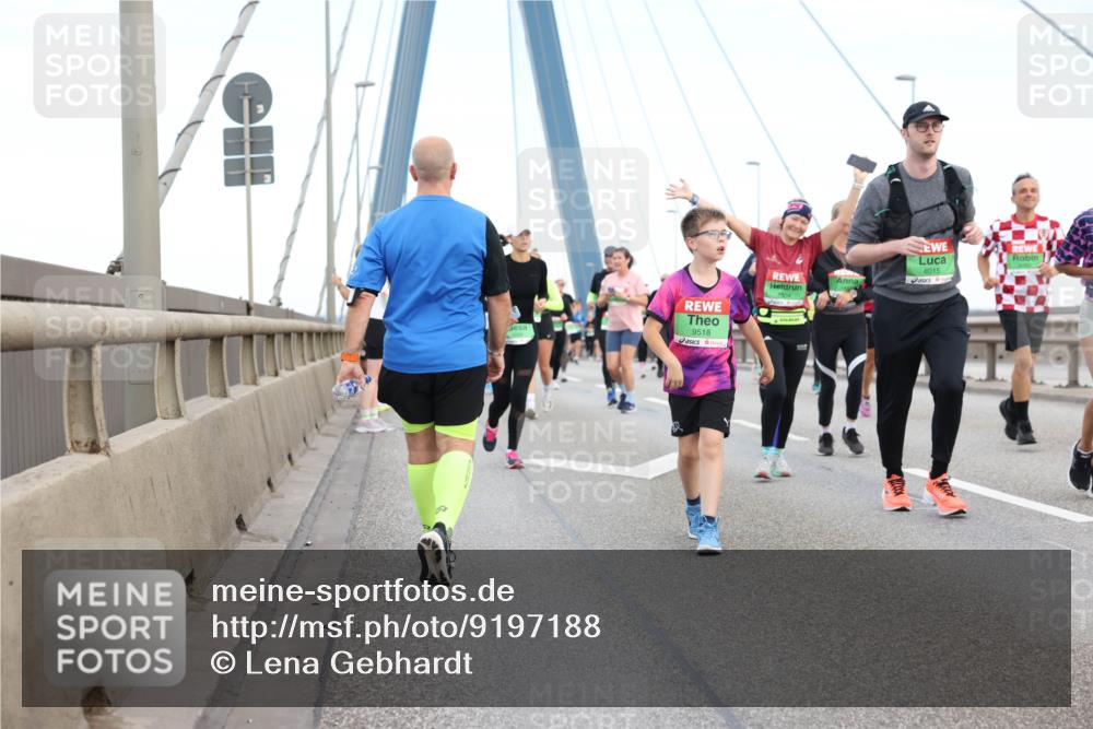 03.10.2025 - Köhlbrandbrückenlauf Lena Gebhardt http://msf.ph/oto/9197188 03.10.2025 15:30:25 Position 1 9518, 8015 meine-sportfotos.de